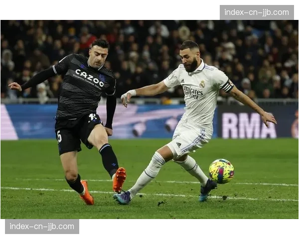 奥亚萨瓦尔点球破门为皇家社会扳平比分，但皇马随后连入三球逆转