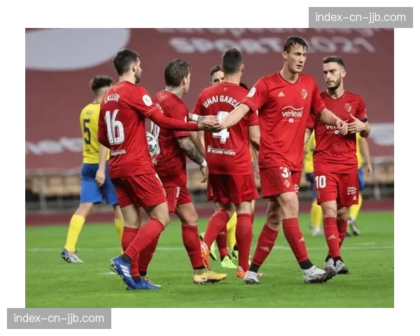 数据统计:皇家社会vs奥萨苏纳一役,传中成功率为21%。 数据统计:皇家社会vs奥萨苏纳一役,传中成功率为21%。