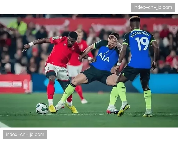 布伦特福德1-1战平诺丁汉森林，两队各取一分仍处降级区边缘