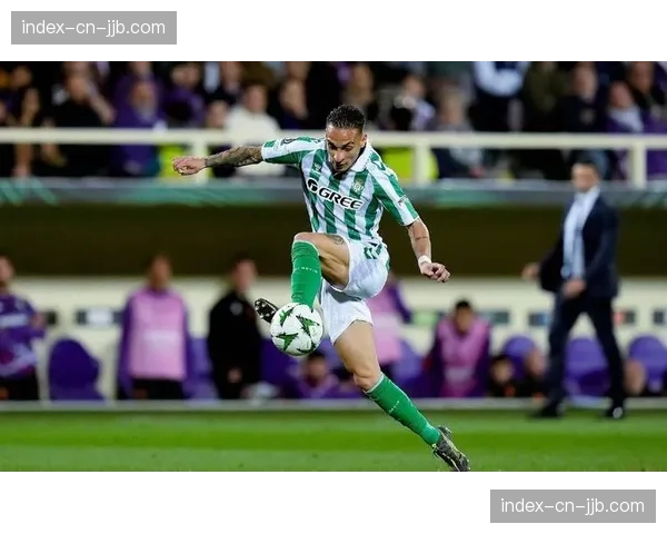 深度报道:解析2026年4月西甲中游球队普遍采用的5-4-1低位防守体系。 深度报道:解析2026年4月西甲中游球队普遍采用的5-4-1低位防守体系。